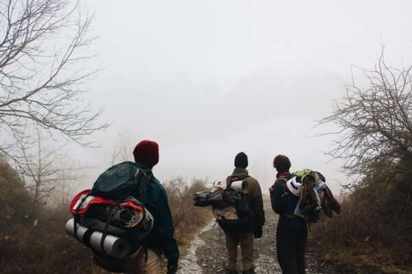 Guía Completa del Equipo de Senderismo Esencial para Tus Aventuras en la Montaña