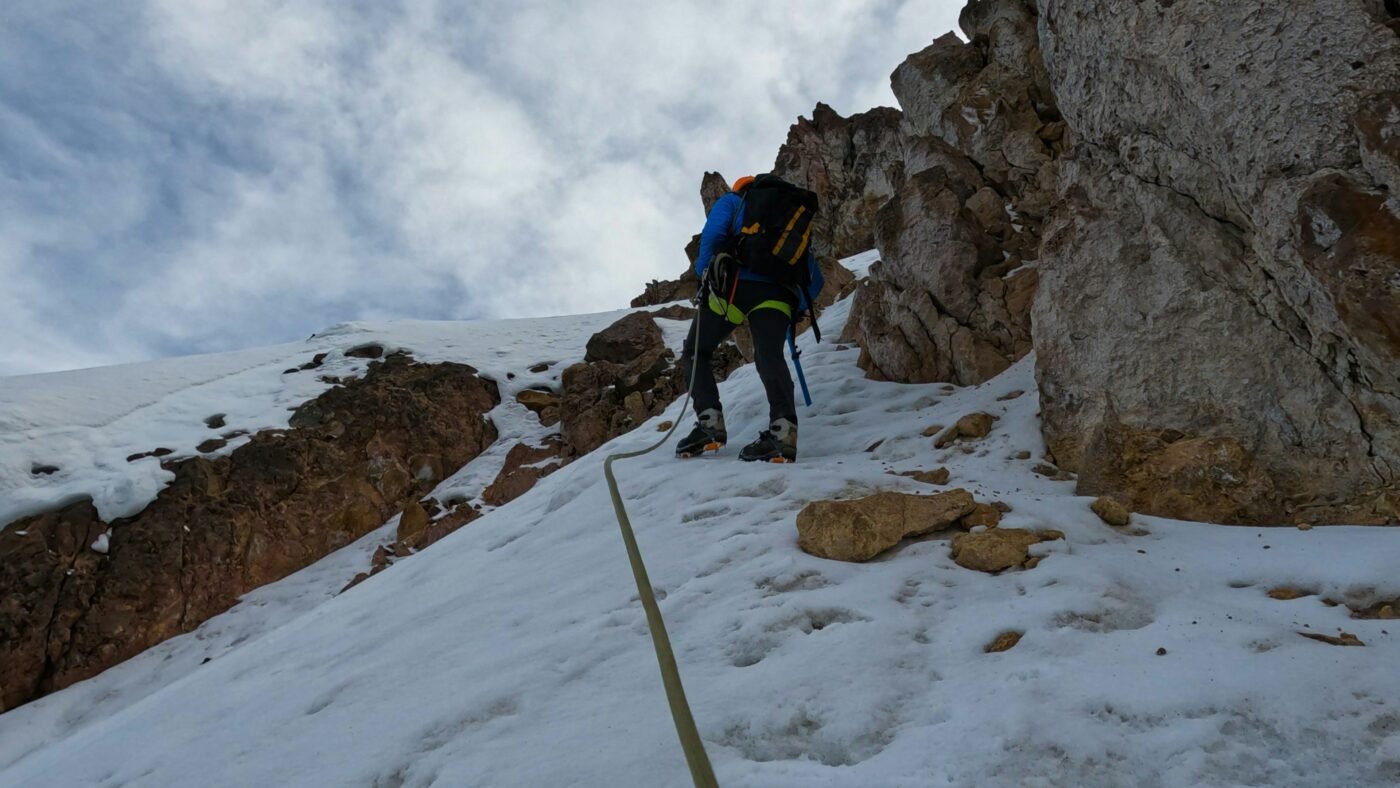 Piolet de alpinismo: guía completa para elegir el equipo adecuado