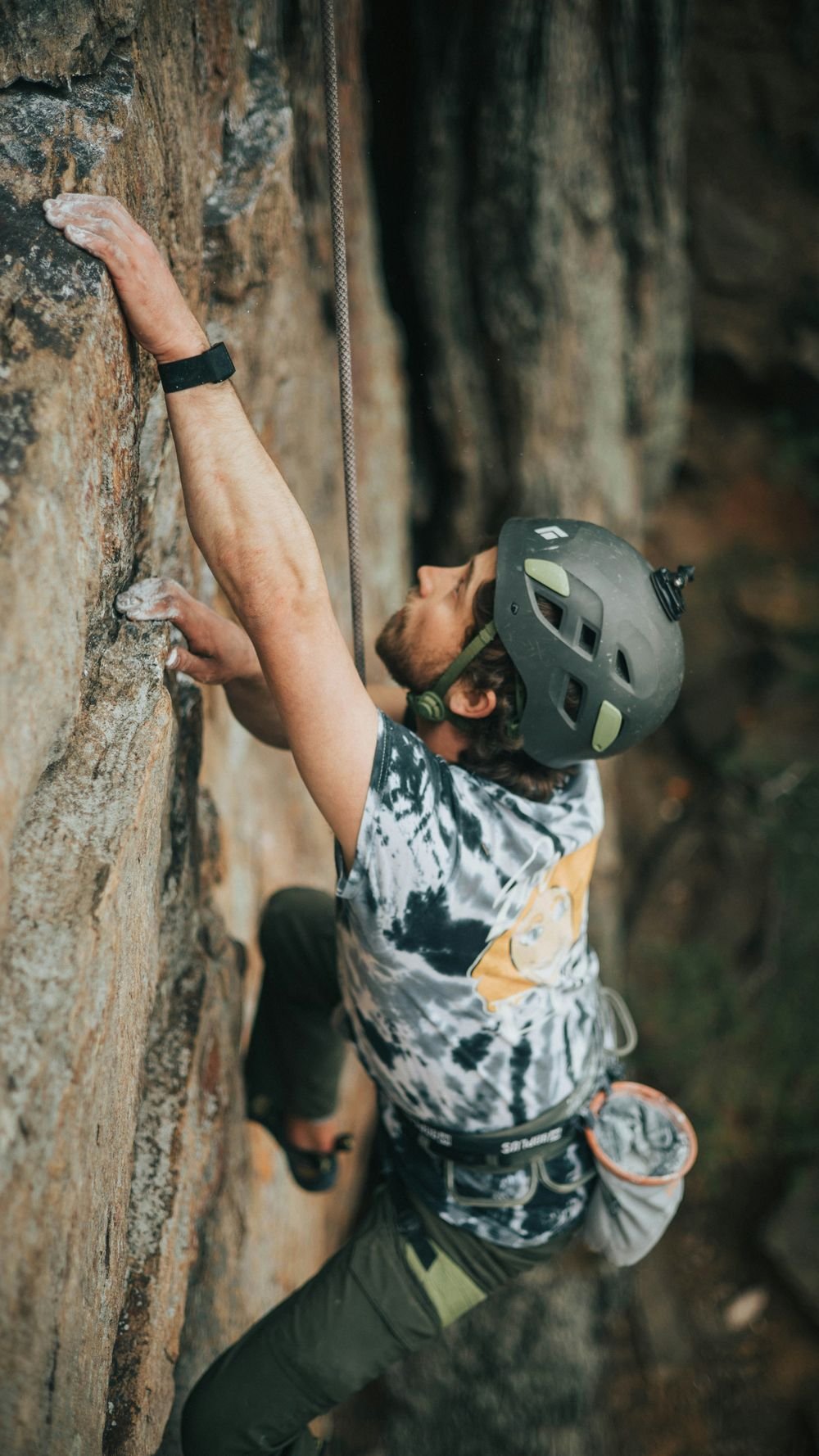 Tipos de casco para escalada deportiva: ventajas y límites de cada uno
